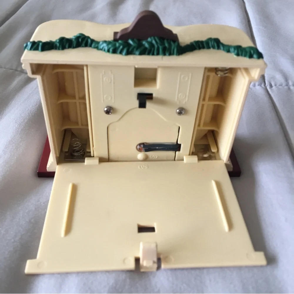 Hallmark Ornament Bearingers Flickering Fireplace